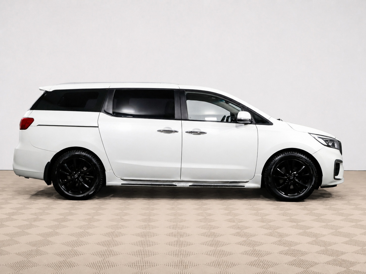Kia - Kia Carnival III, 2018