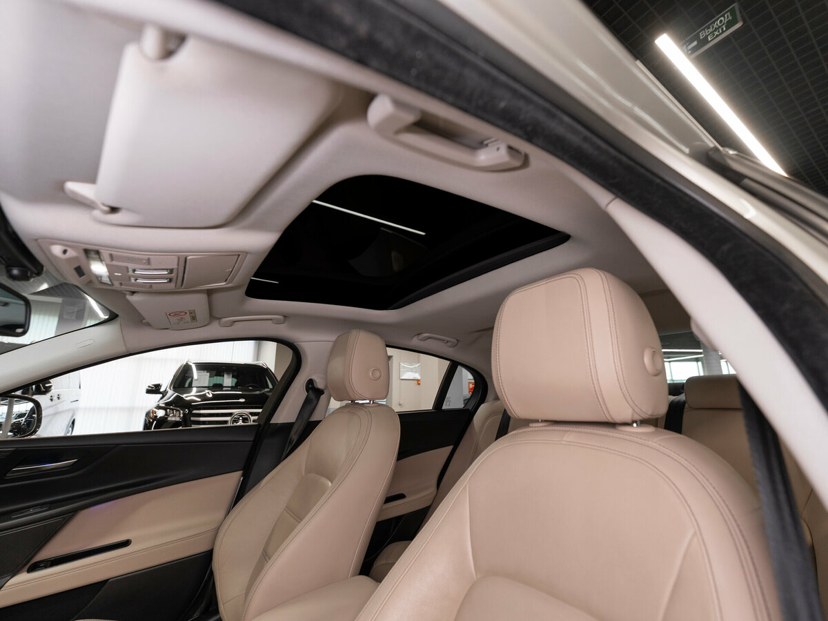 Jaguar - Jaguar XE I, 2015