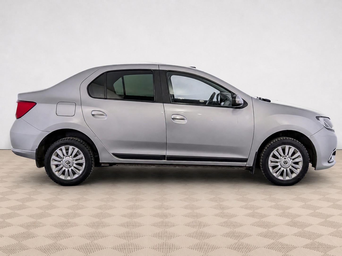 Renault - Renault Logan, 2018