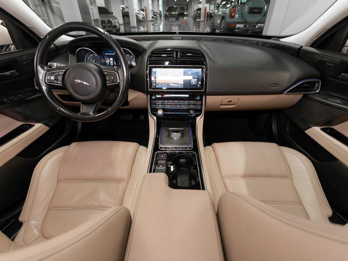 Jaguar - Jaguar XE I, 2015