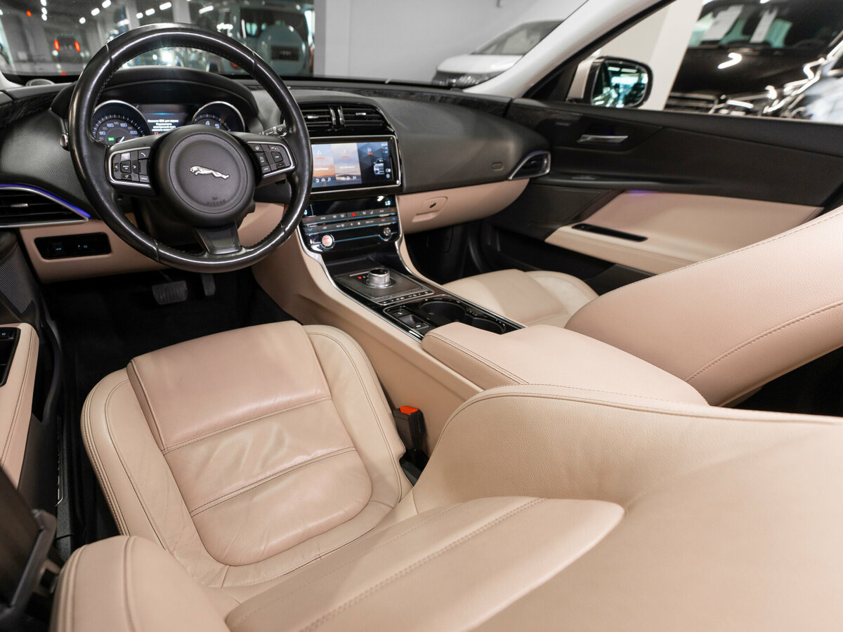 Jaguar - Jaguar XE I, 2015