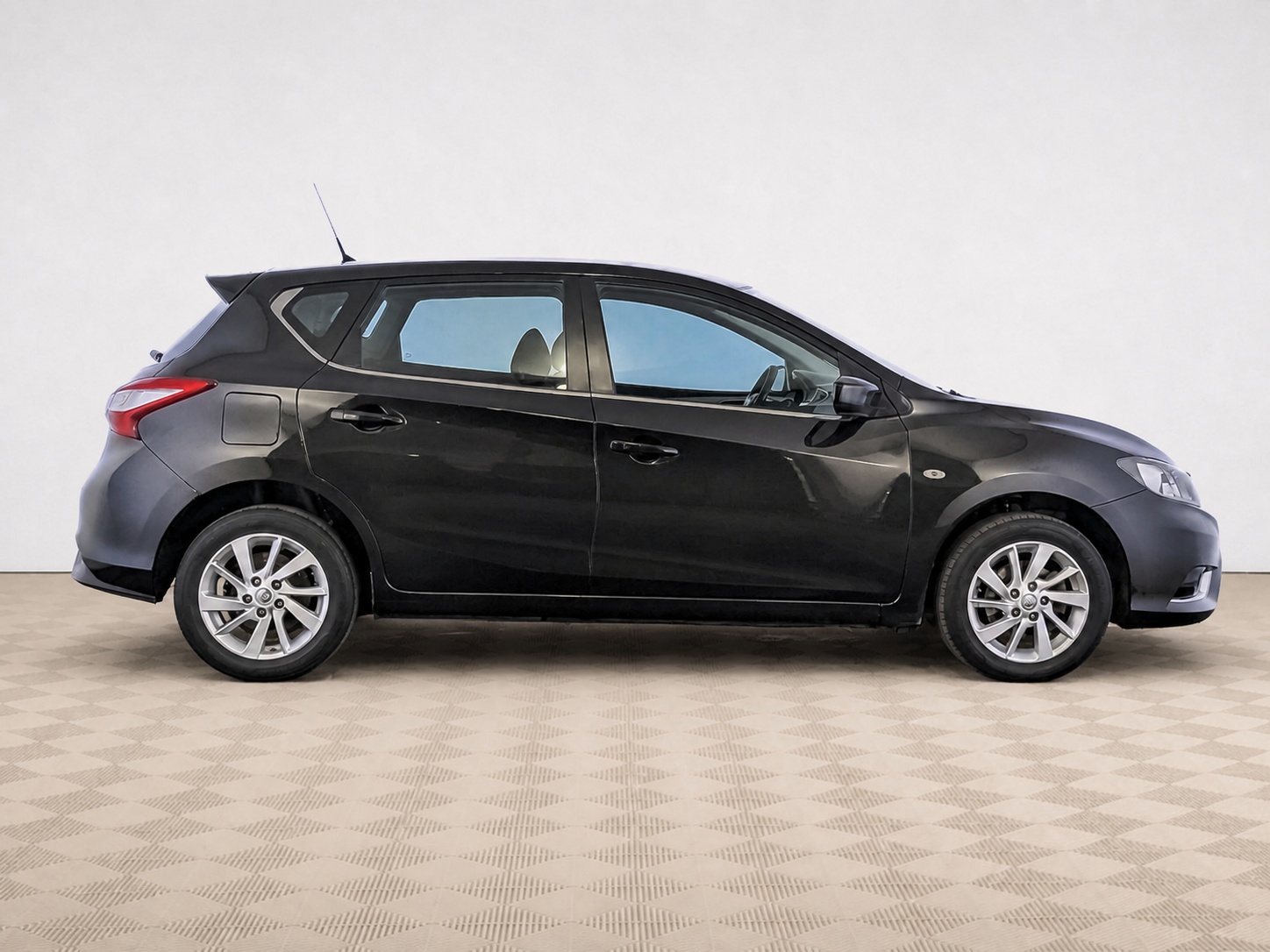 Nissan - Nissan Tiida II, 2015
