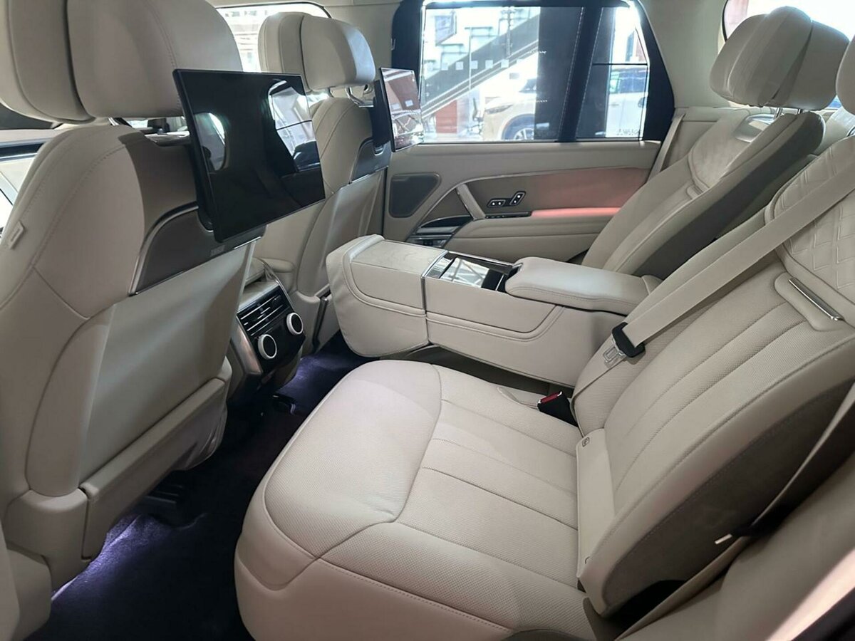 Land Rover - Land Rover Range Rover P615 MHEV V, 2023