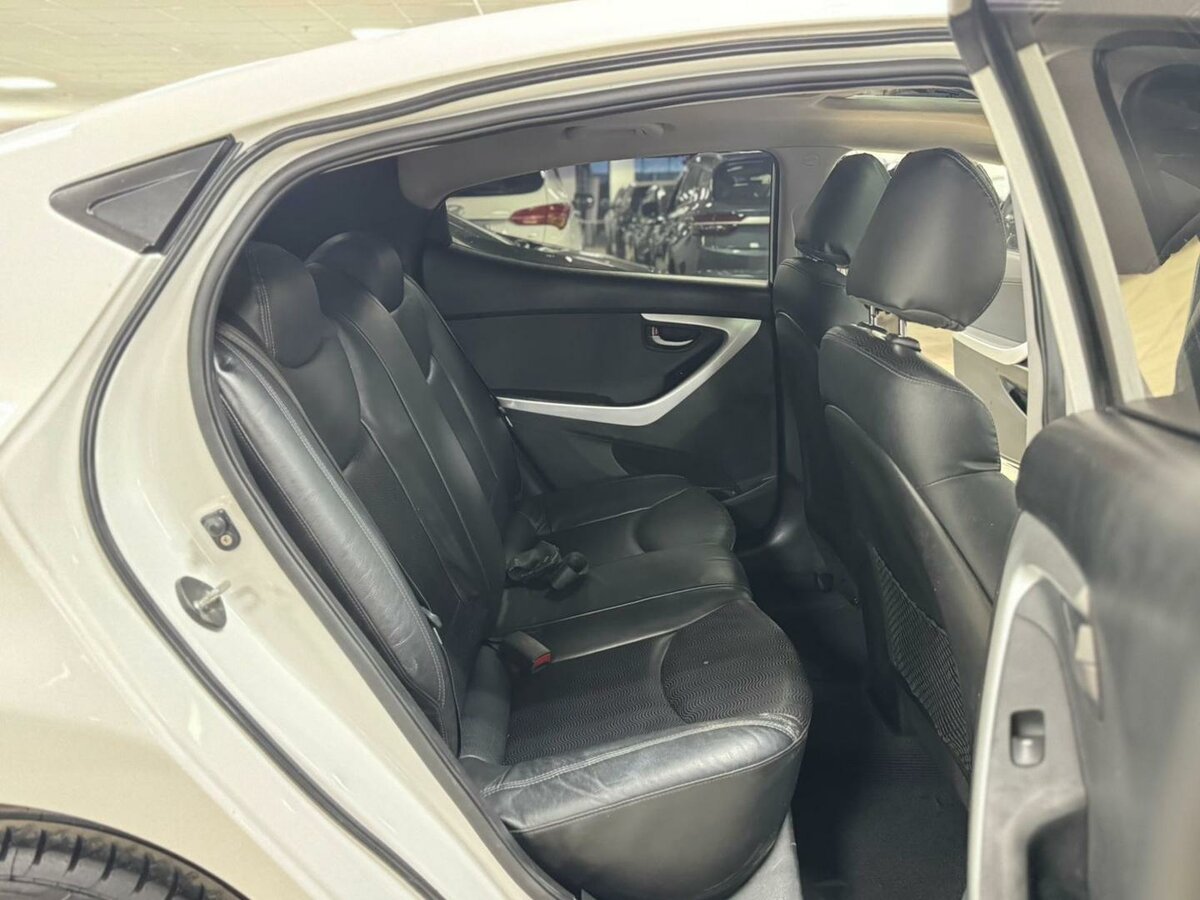 Hyundai - Hyundai Avante V, 2012