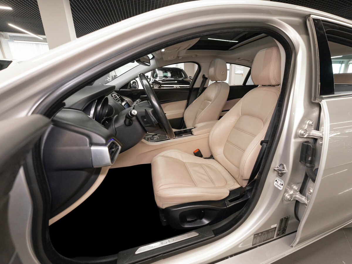 Jaguar - Jaguar XE I, 2015