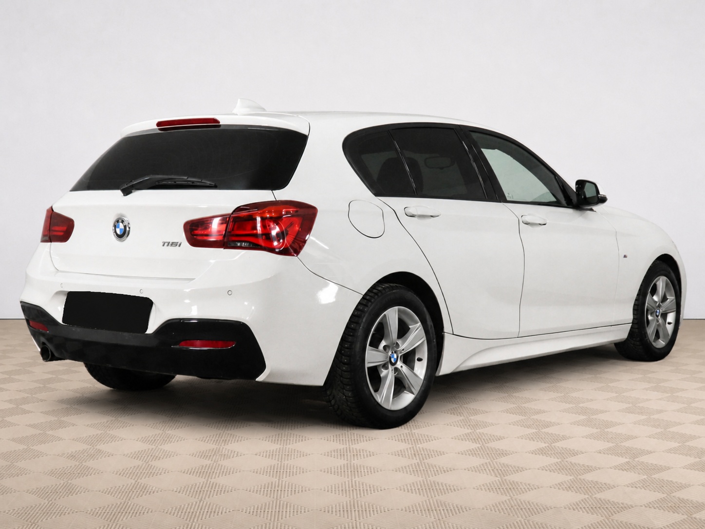 BMW - BMW 1 серии 118i II (F20/F21) Рестайлинг 2, 2019