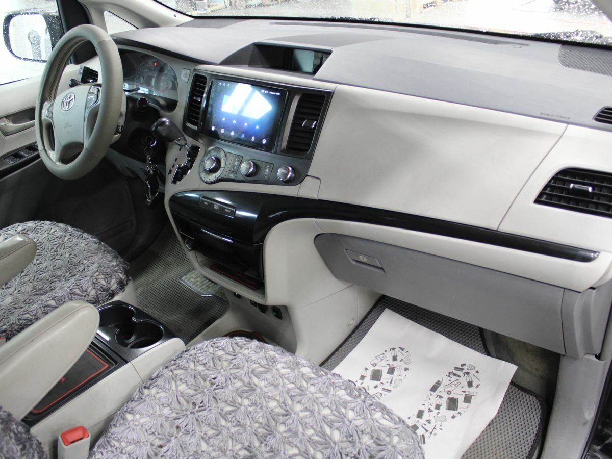 Toyota - Toyota Sienna III, 2012