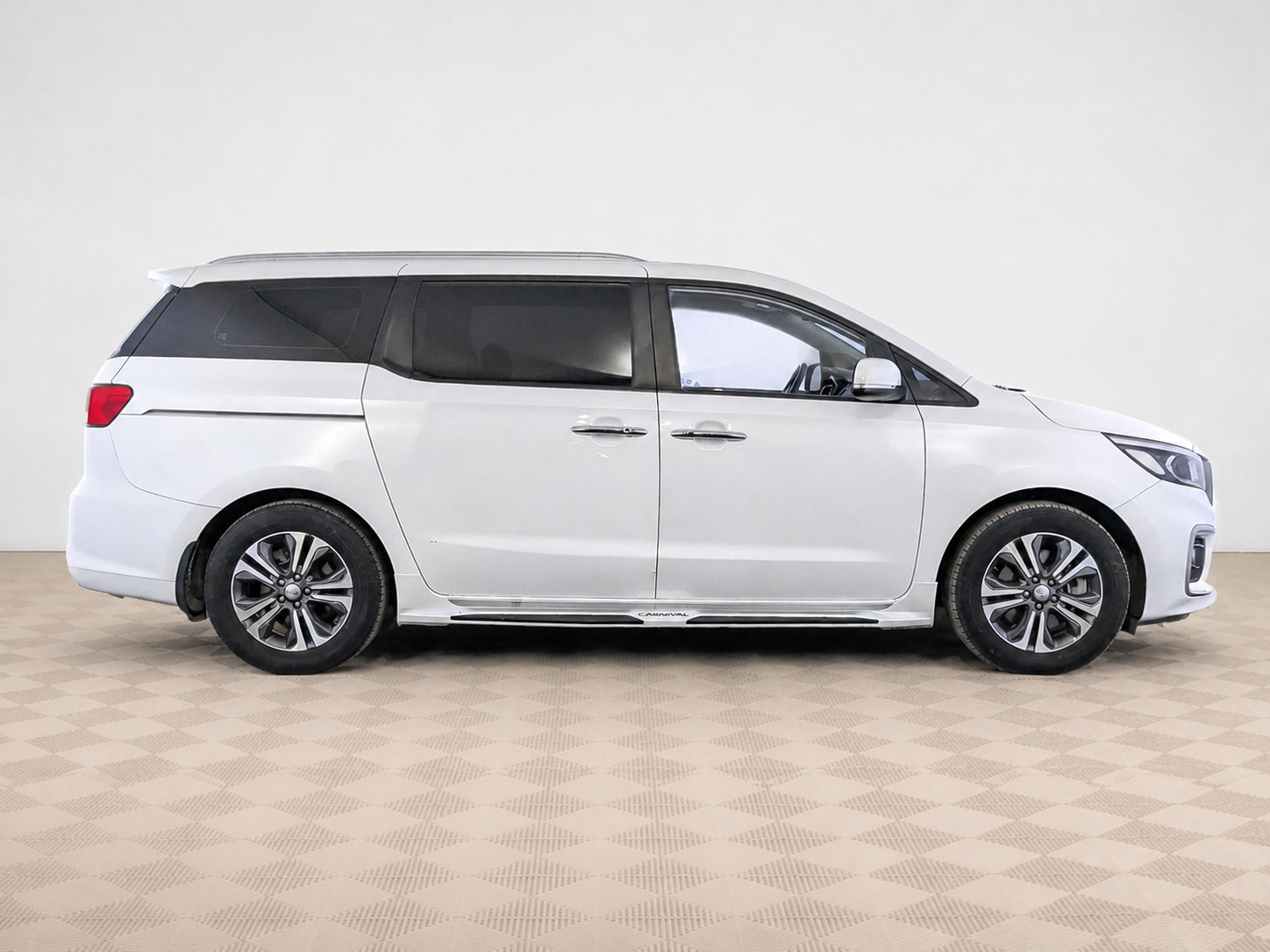 Kia - Kia Carnival III, 2019