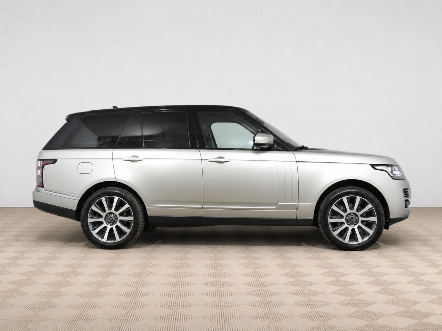 Land Rover - Land Rover Range Rover IV, 2015