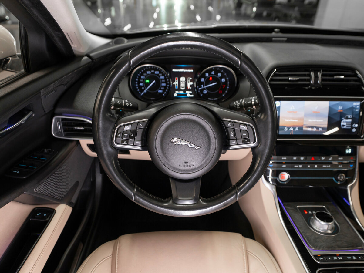 Jaguar - Jaguar XE I, 2015