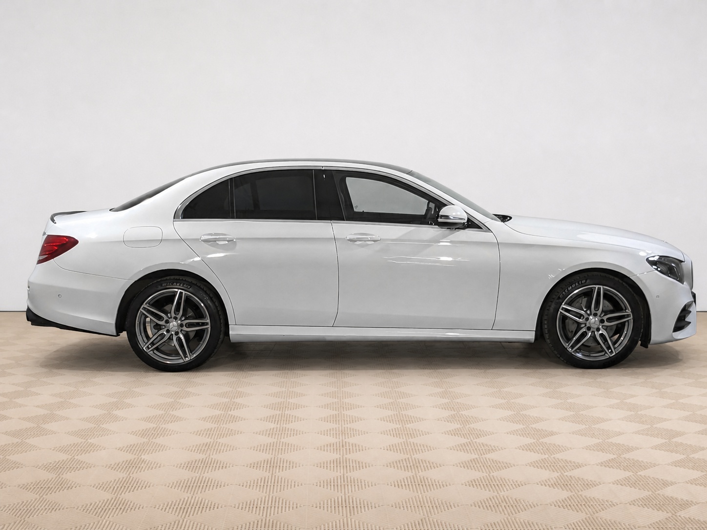 Mercedes-Benz - Mercedes-Benz E-Класс, 2020
