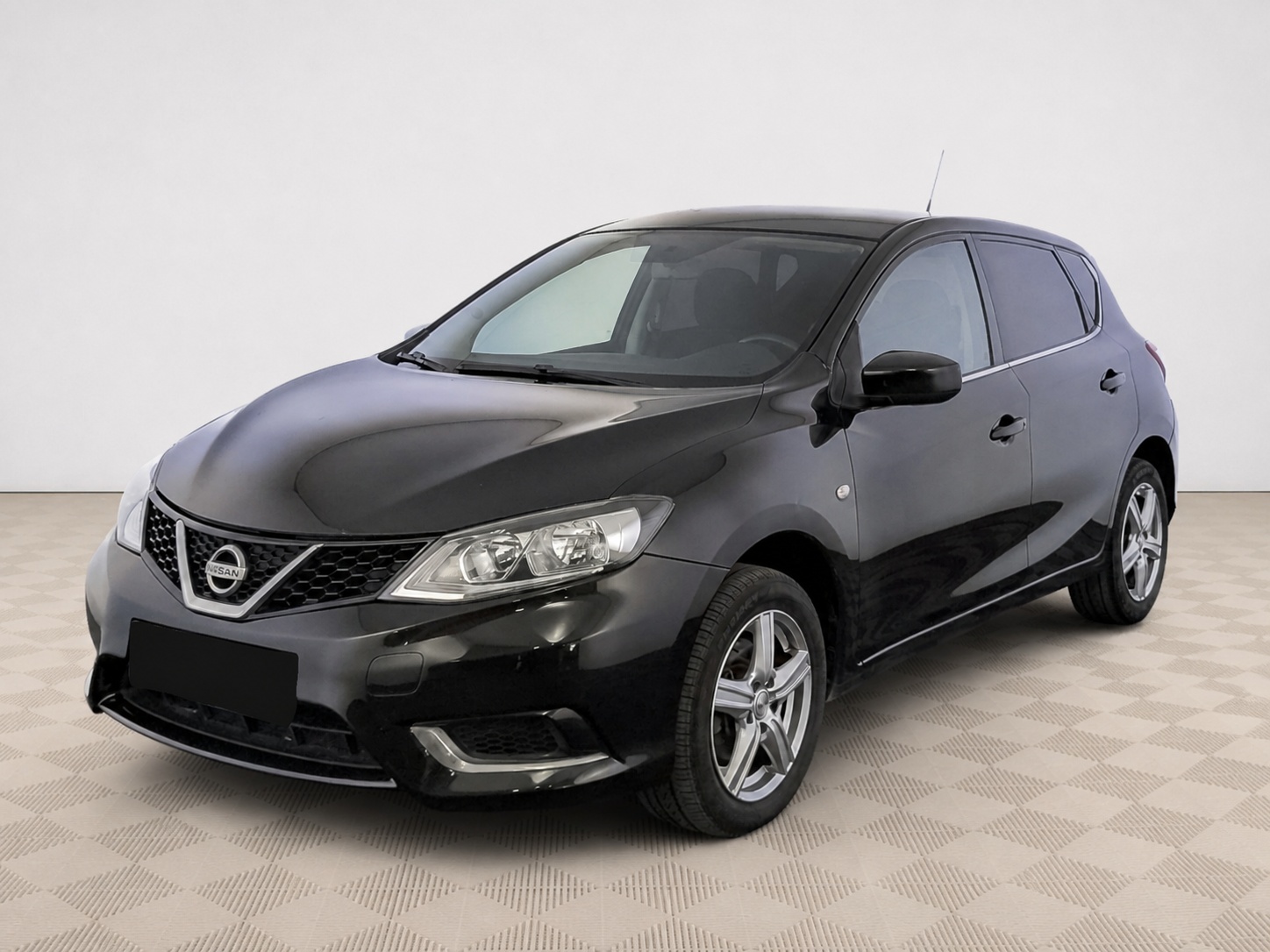 Nissan - Nissan Tiida, 2015