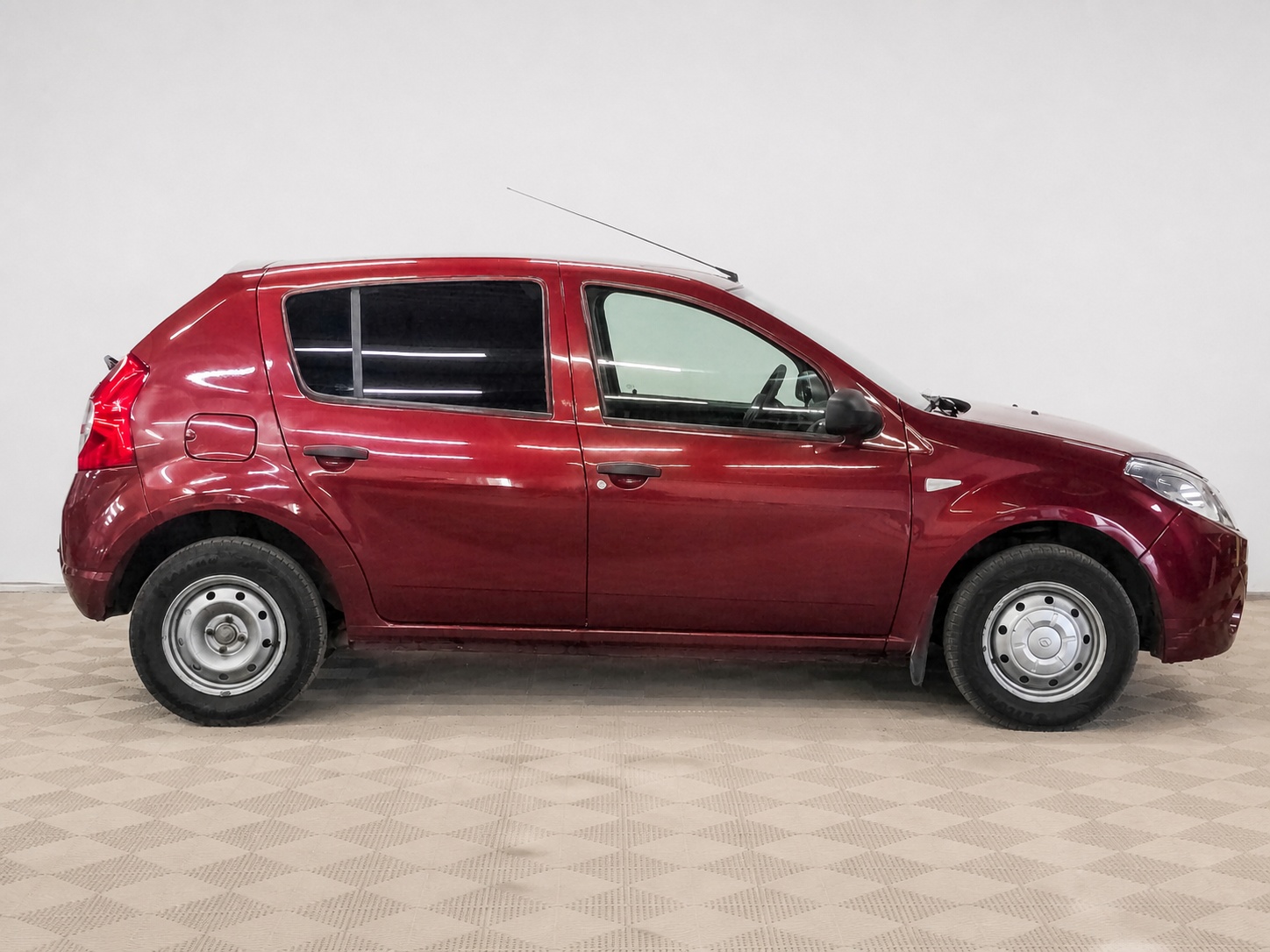 Renault - Renault Sandero, 2013