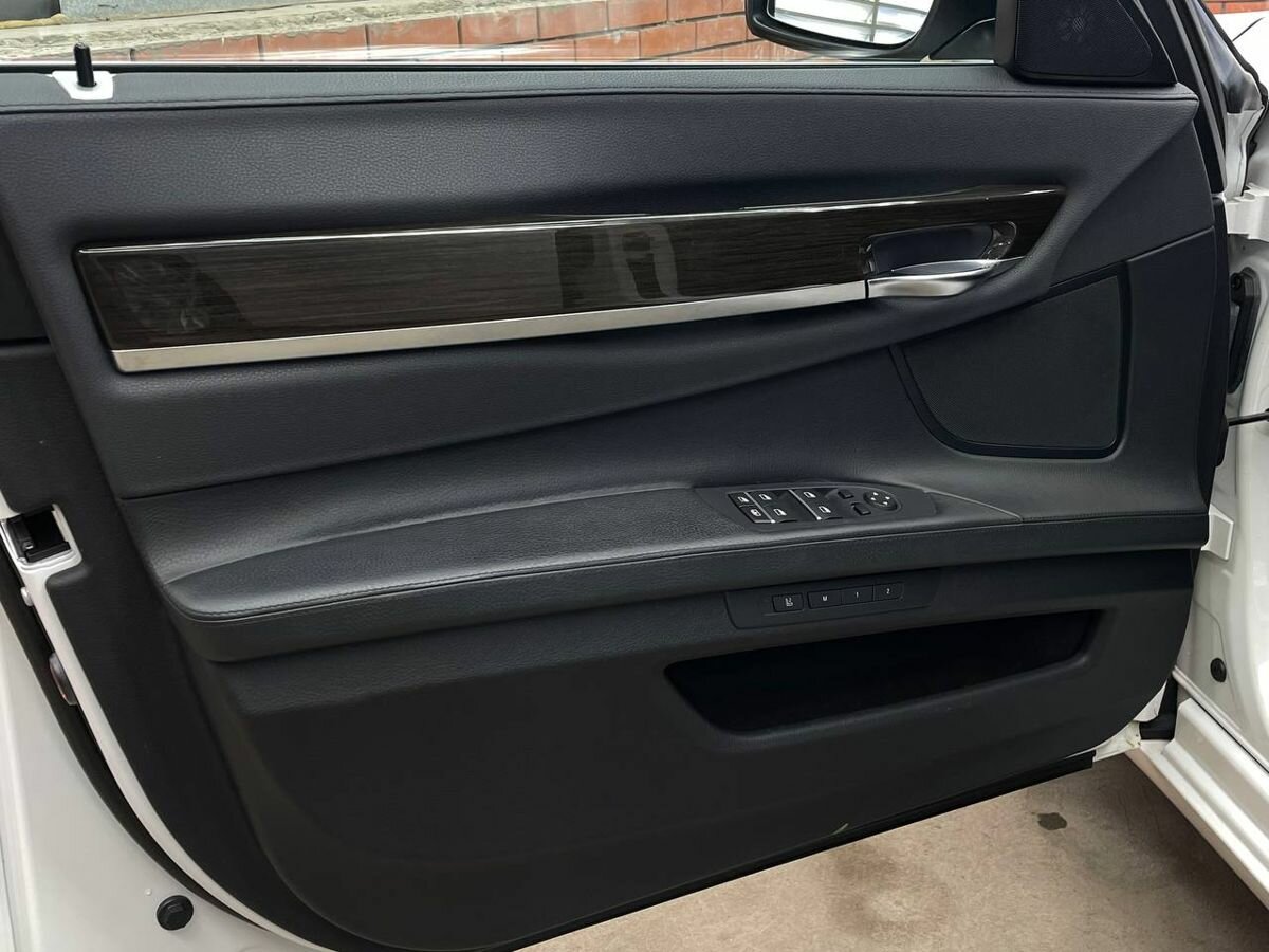 BMW - BMW 7 серии Long 740Li xDrive V (F01/F02/F04) Рестайлинг, 2012