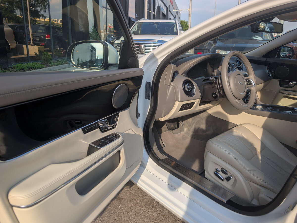 Jaguar - Jaguar XJ IV (X351), 2012