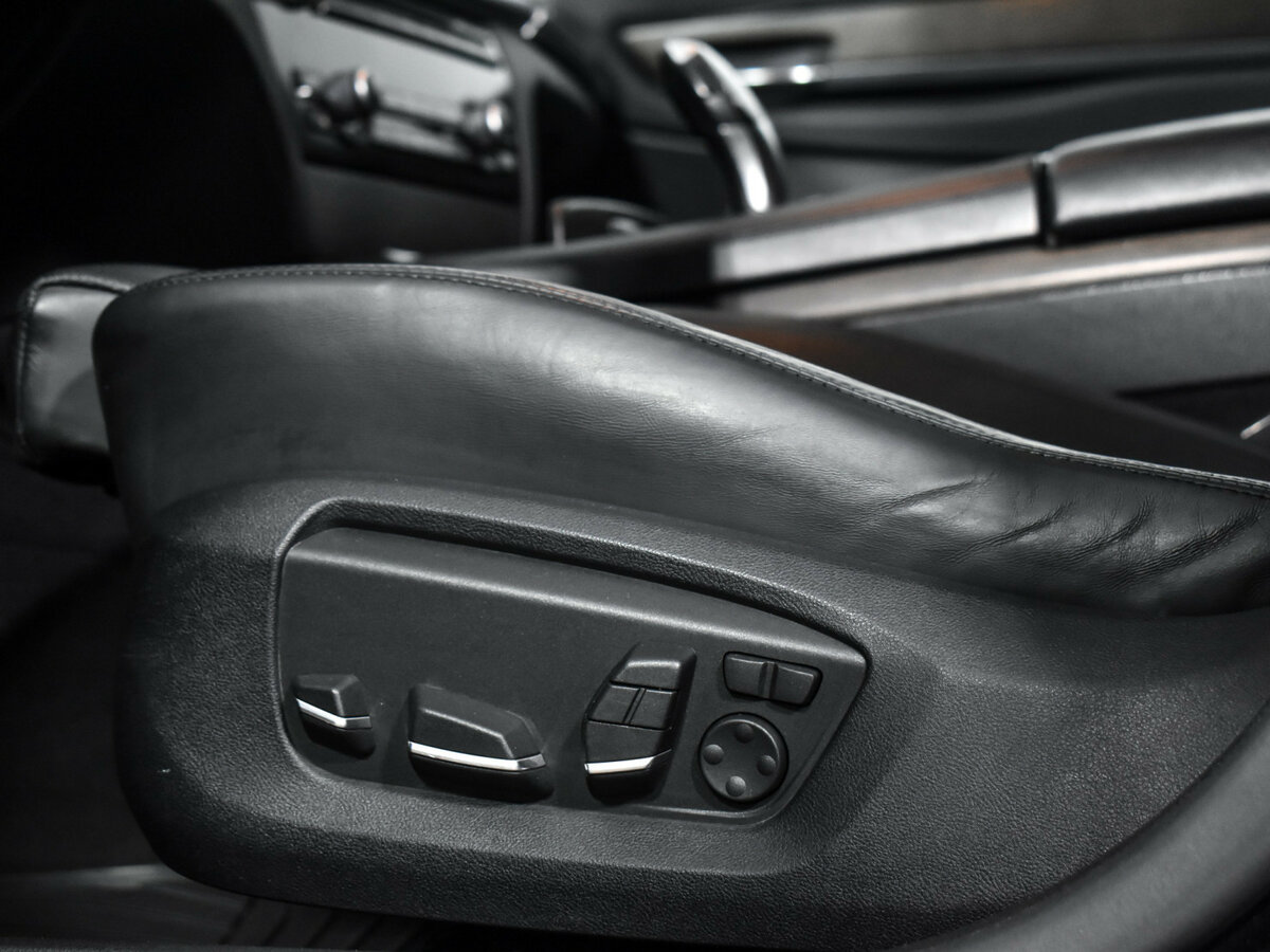 BMW - BMW 7 серии Long 740Li xDrive V (F01/F02/F04) Рестайлинг, 2012